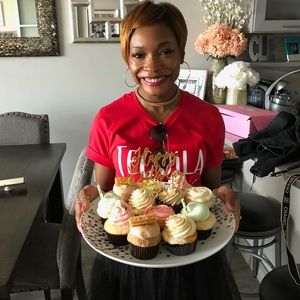 Meet your Posher, Demira